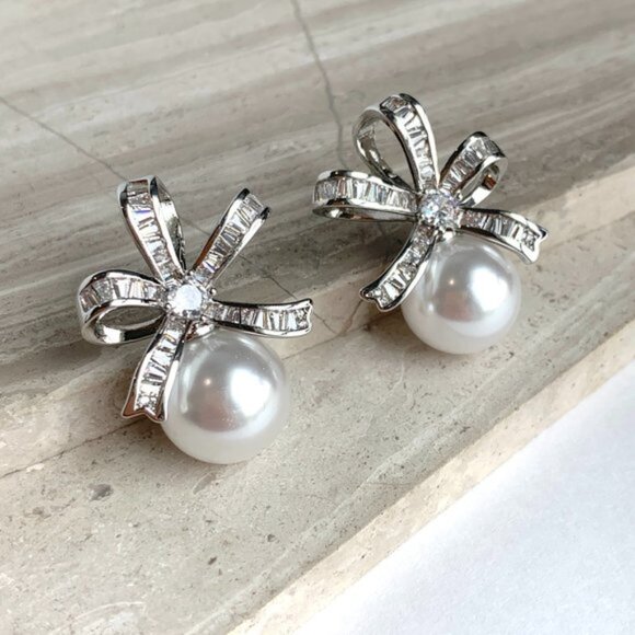 NEW ~ Anthropologie, BHLDN, Gemelli Pearl & Rhinestone "Layla" Gold Bow Earrings - Picture 11 of 12